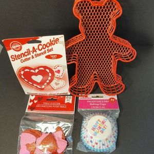 Valentine's Day Bundle Of 4 Cookie Cutter Cupcake Liners Hearts Bear Basket
